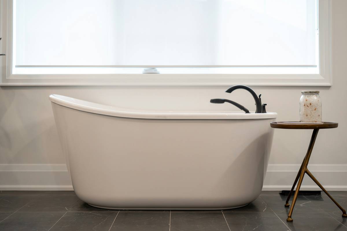 clawfoot bathtub bathroom ideas in small space with smart layout