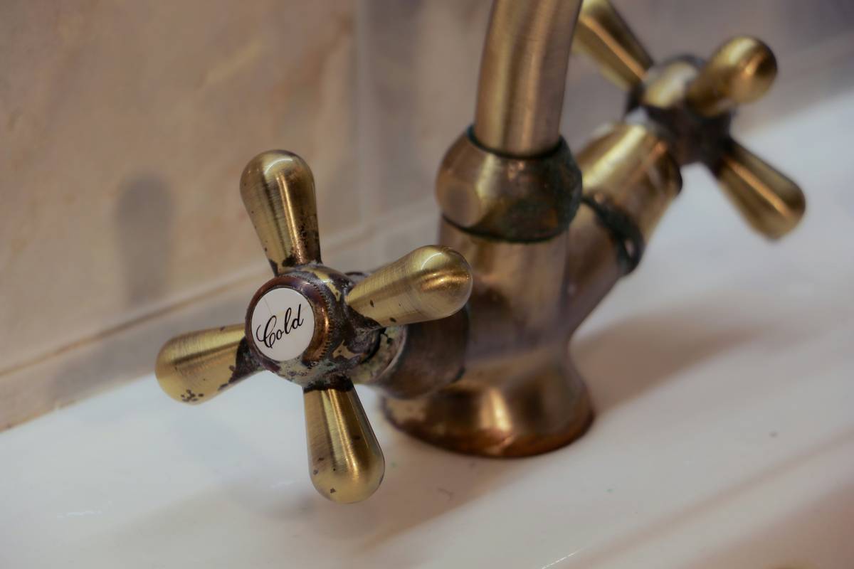Vintage Clawfoot Tub Caddy: 7 Essential Tips to Avoid Costly Mistakes