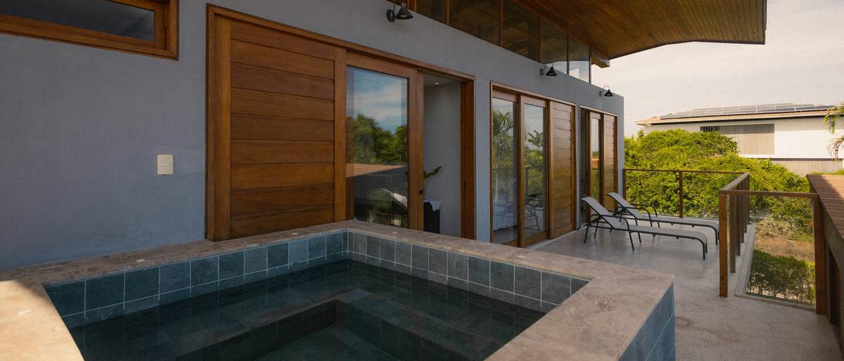 clawfoot whirlpool bathtubs design ideas showing a freestanding vintage-style tub with chrome jets and classic feet in a well-lit modern bathroom